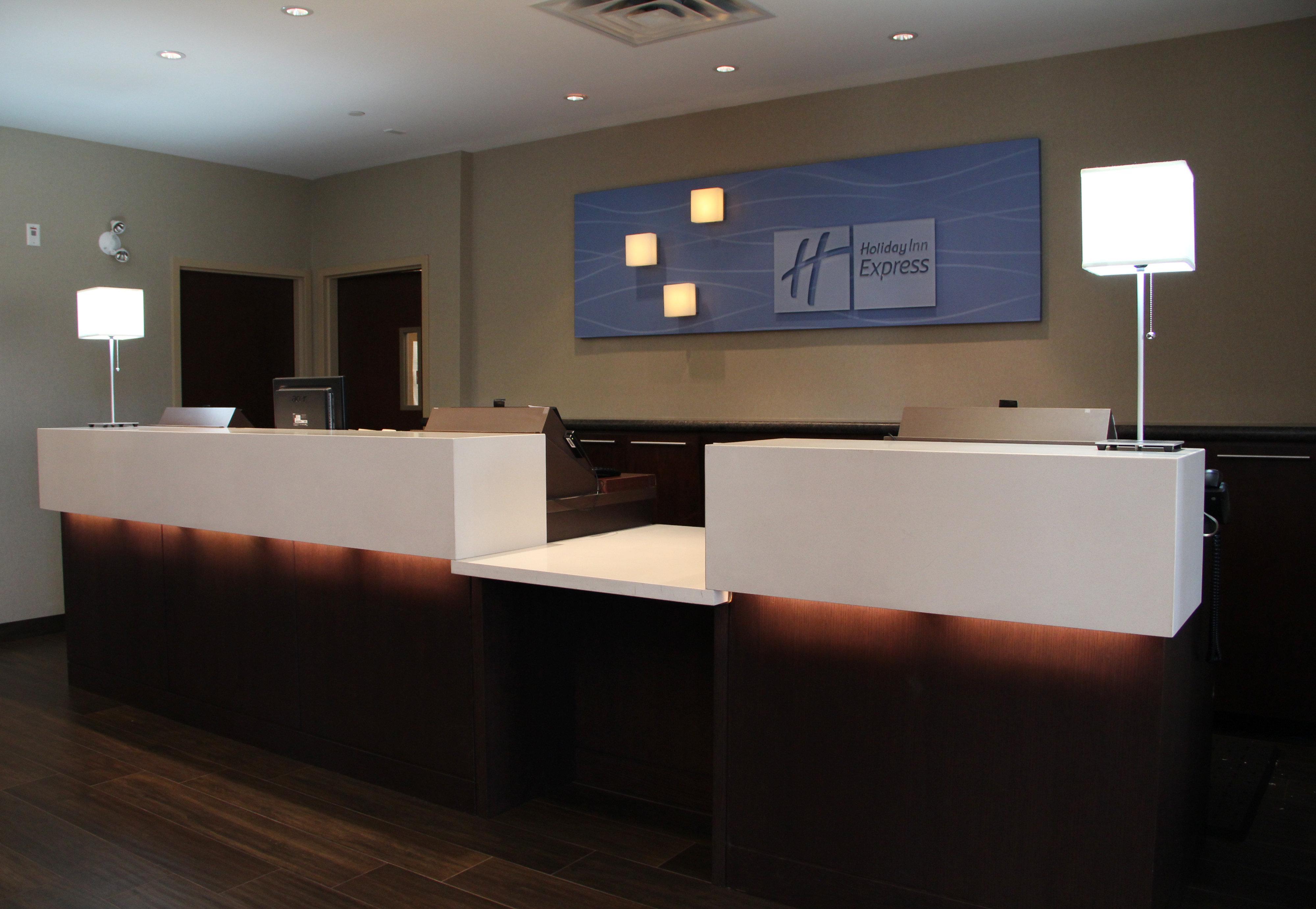 Holiday Inn Express & Suites Riverport Richmond, An Ihg Hotel Екстериор снимка