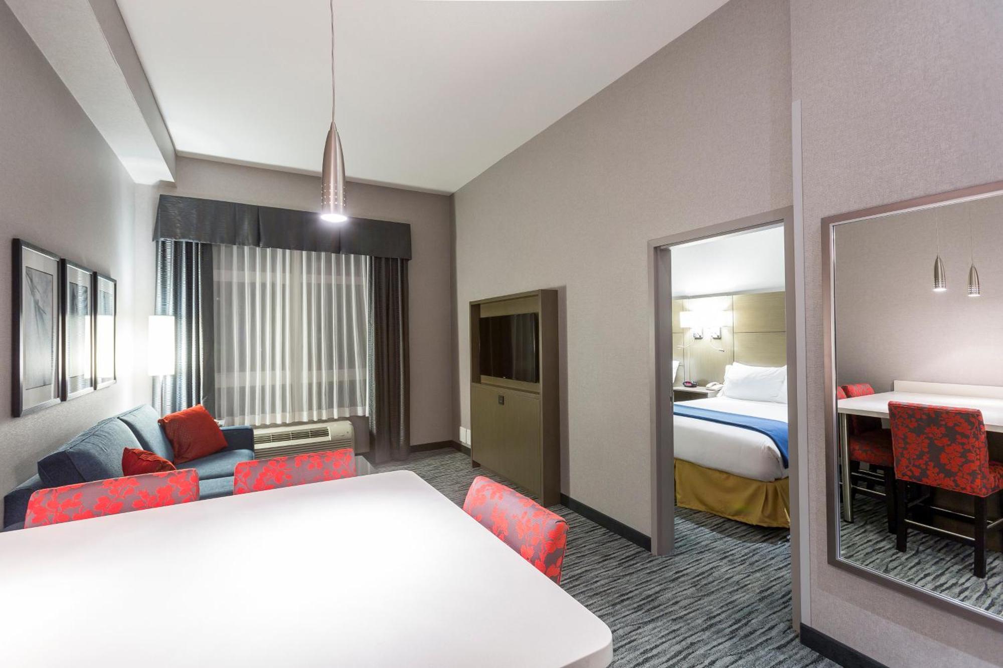 Holiday Inn Express & Suites Riverport Richmond, An Ihg Hotel Екстериор снимка